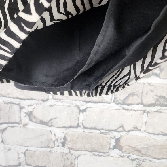 Promod Black White Zebra Print Mini Skirt Exposed Zip Size 42/10 - Picture 3 of 10